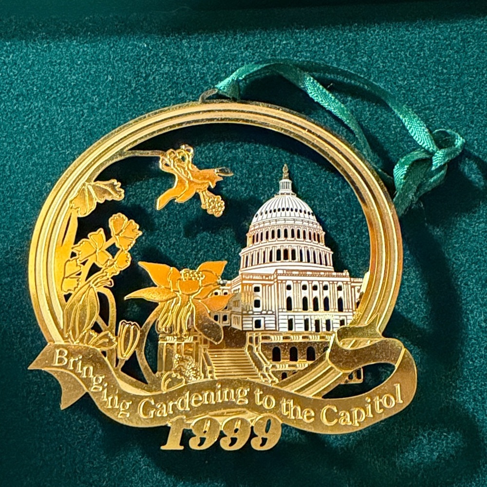 1999 National Garden Ornament - Bringing Christmas to the Capitol